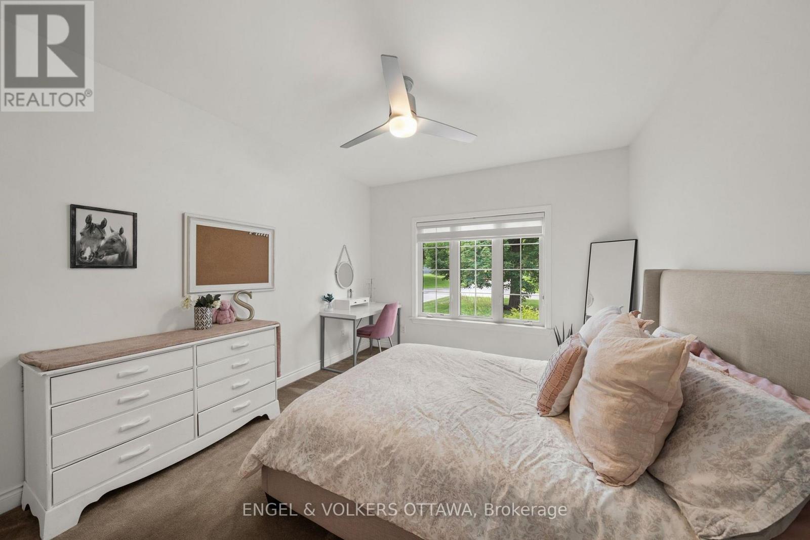 876 CENTER STREET - 25
