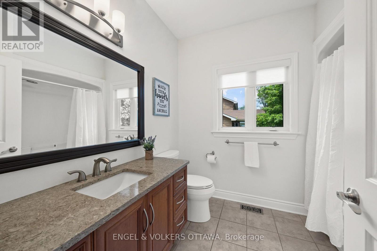 876 CENTER STREET - 26