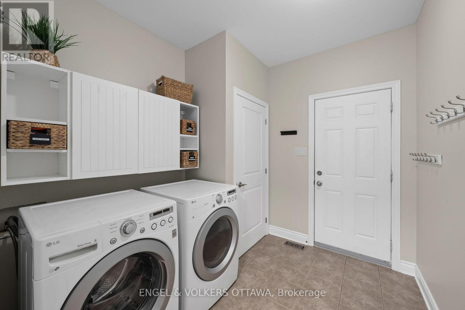876 CENTER STREET - 27