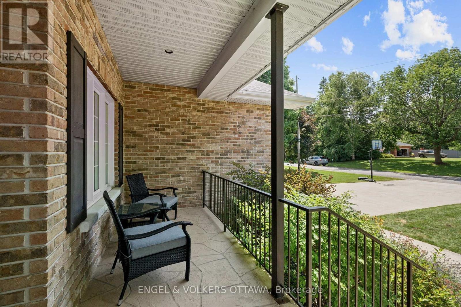 876 CENTER STREET - 3