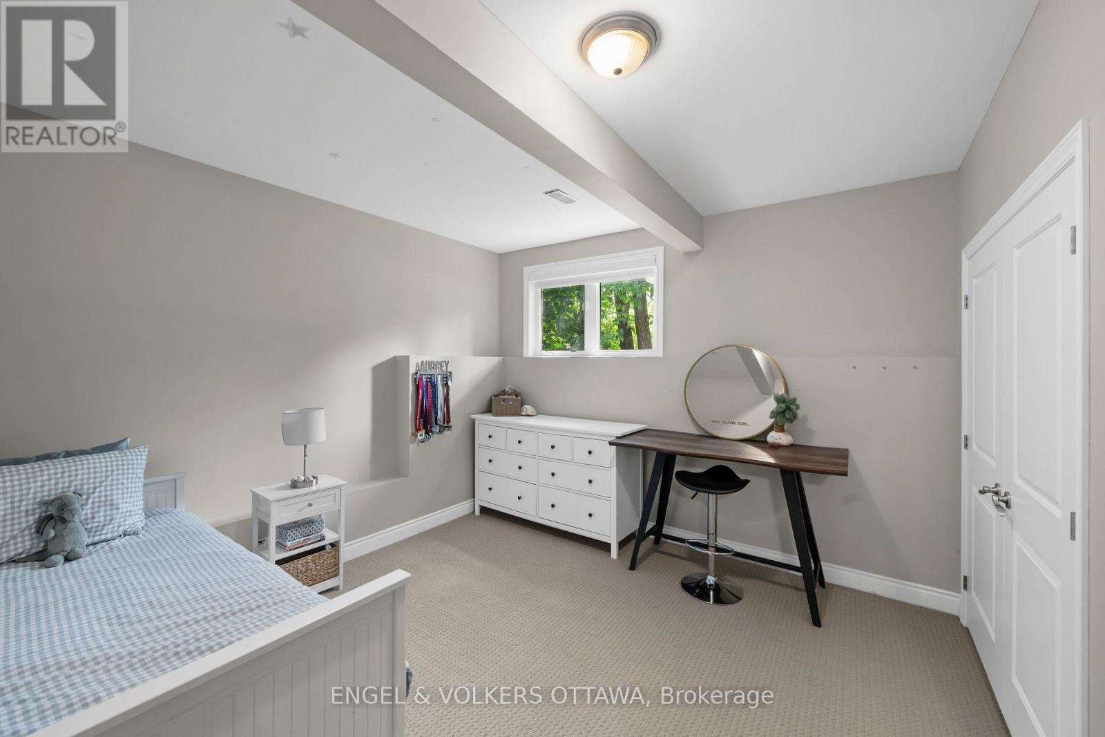 876 CENTER STREET - 30