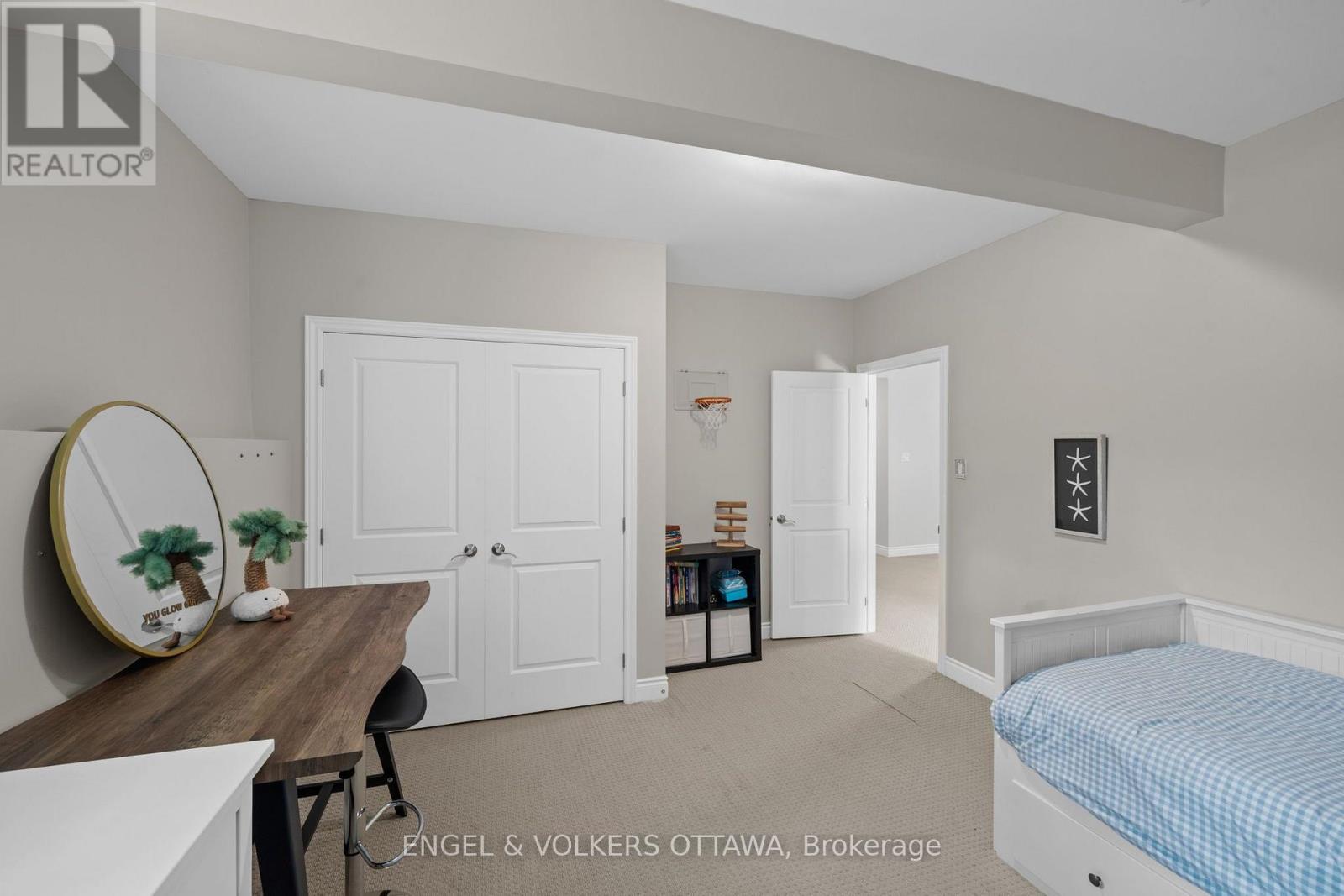 876 CENTER STREET - 31