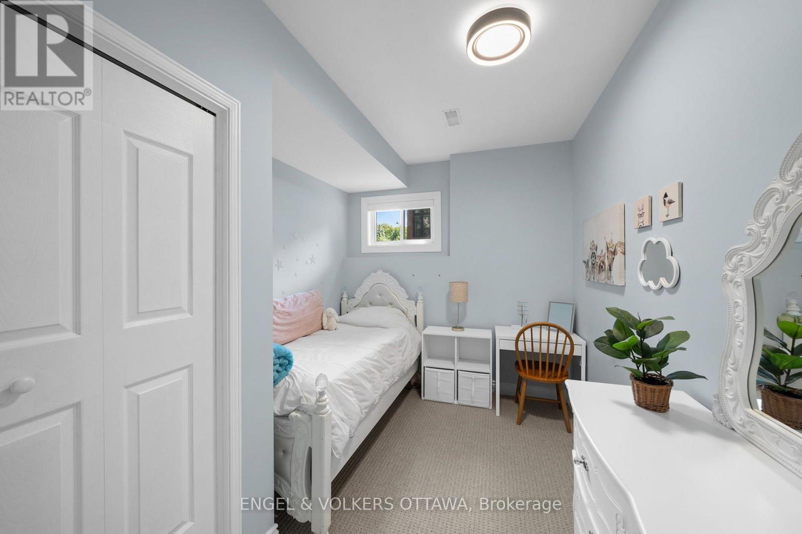 876 CENTER STREET - 34