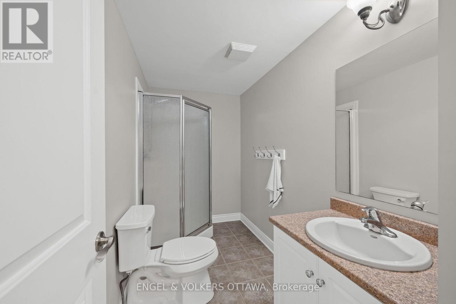 876 CENTER STREET - 36