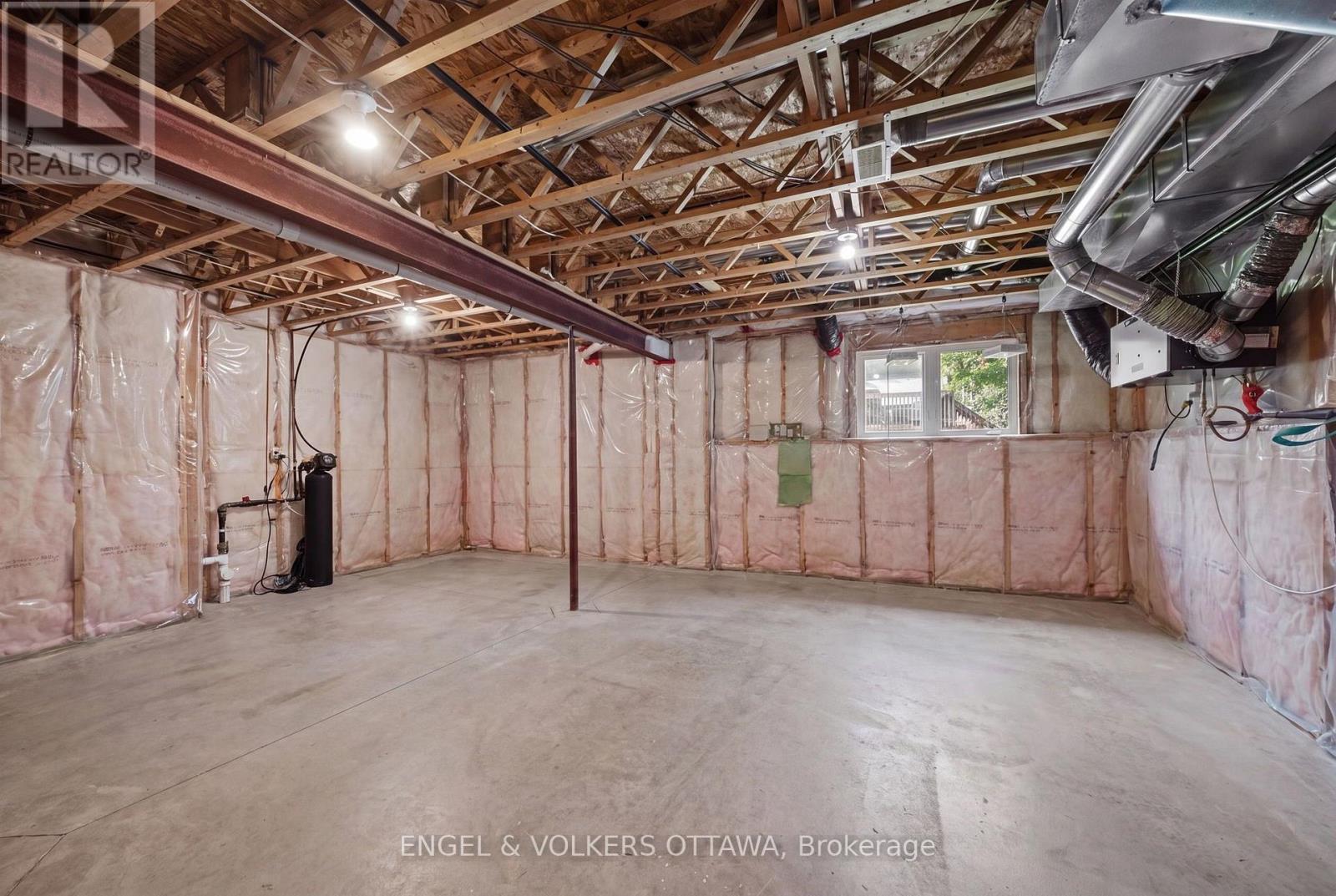 876 CENTER STREET - 37