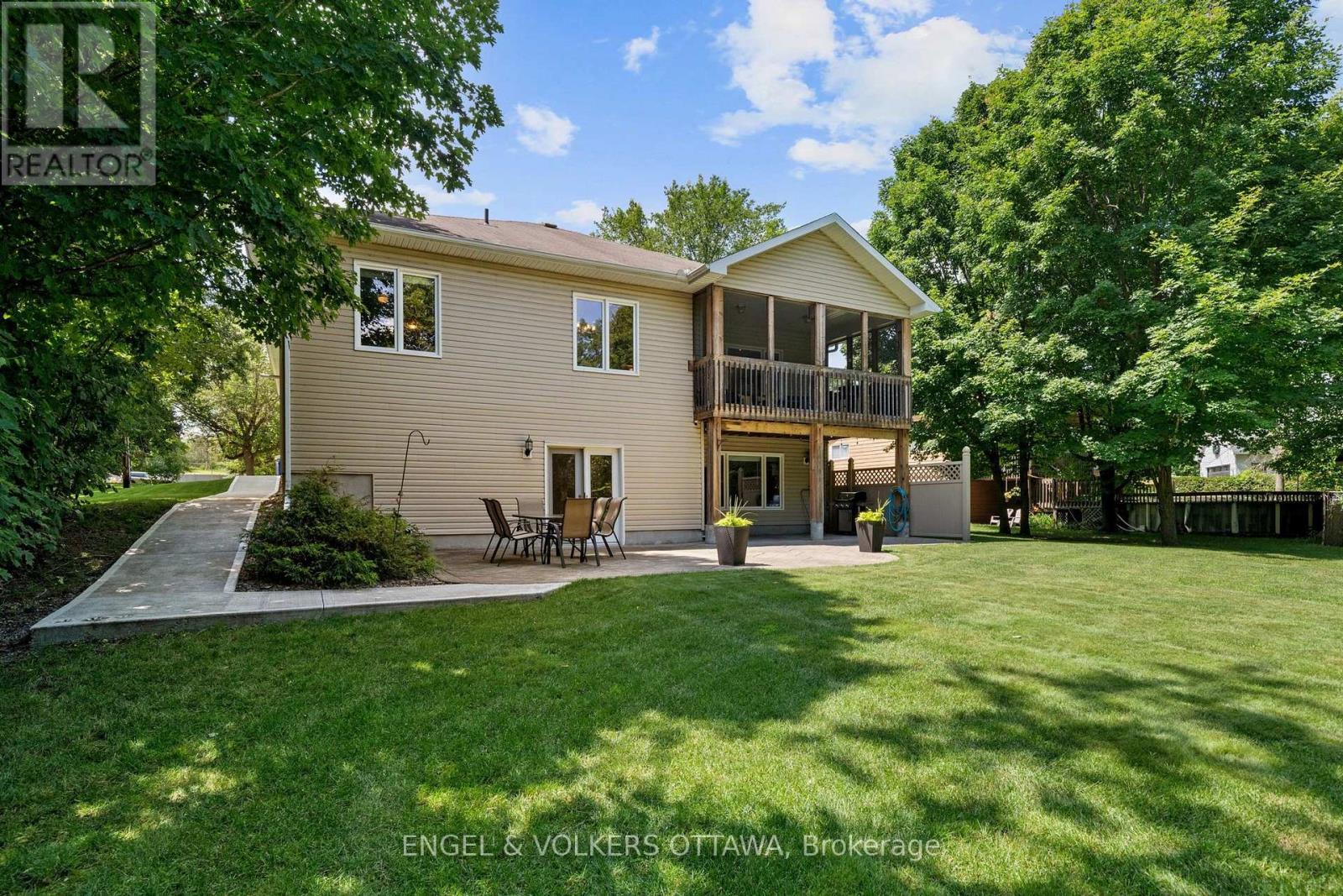 876 CENTER STREET - 38