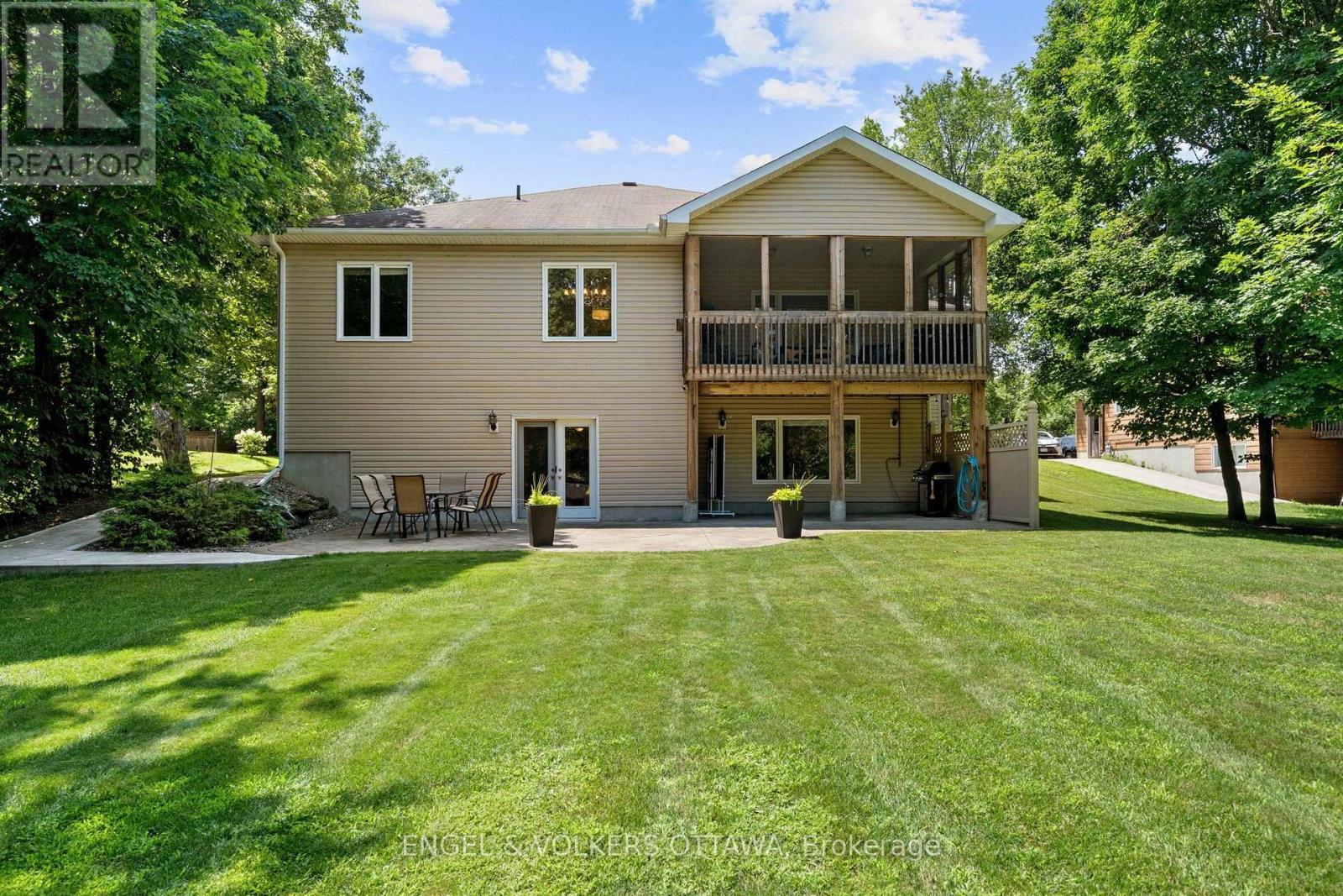 876 CENTER STREET - 39