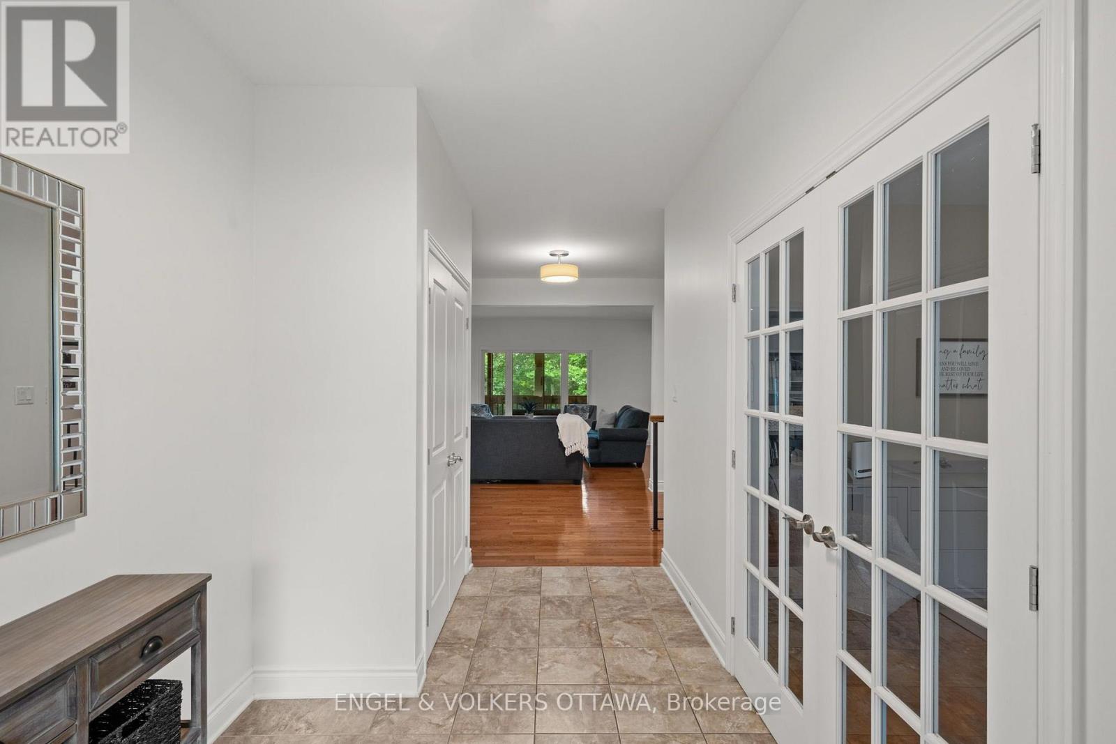 876 CENTER STREET - 4