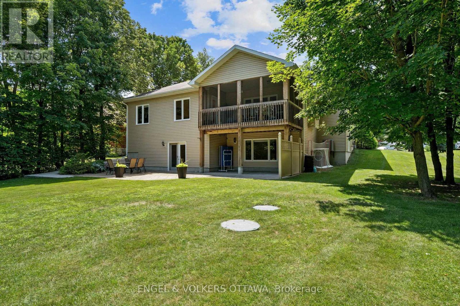876 CENTER STREET - 40