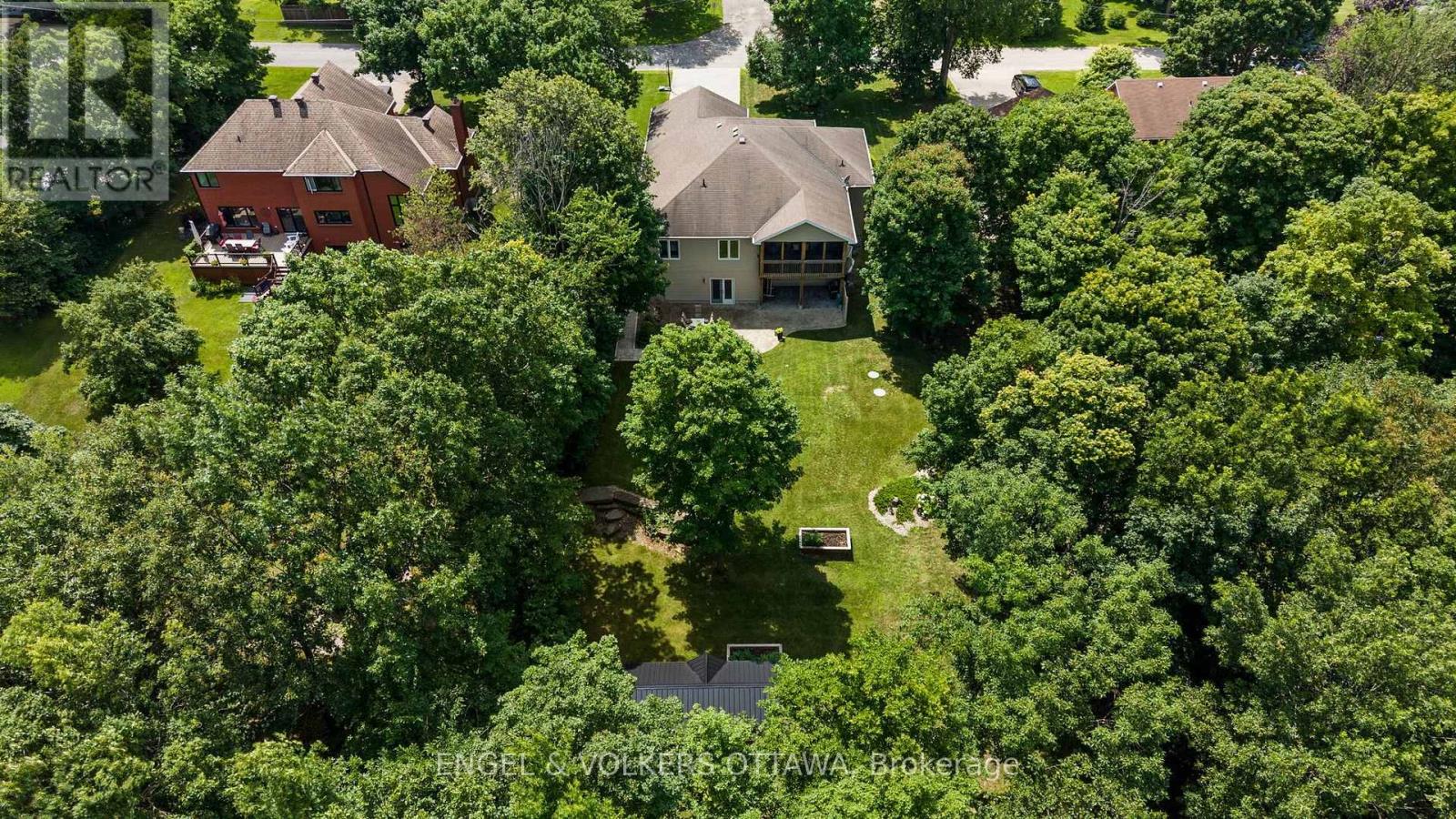876 CENTER STREET - 47