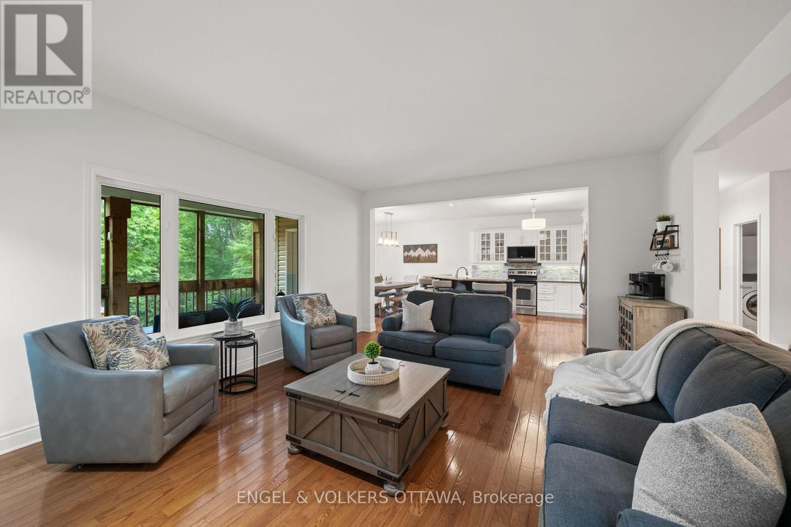 876 CENTER STREET - 8