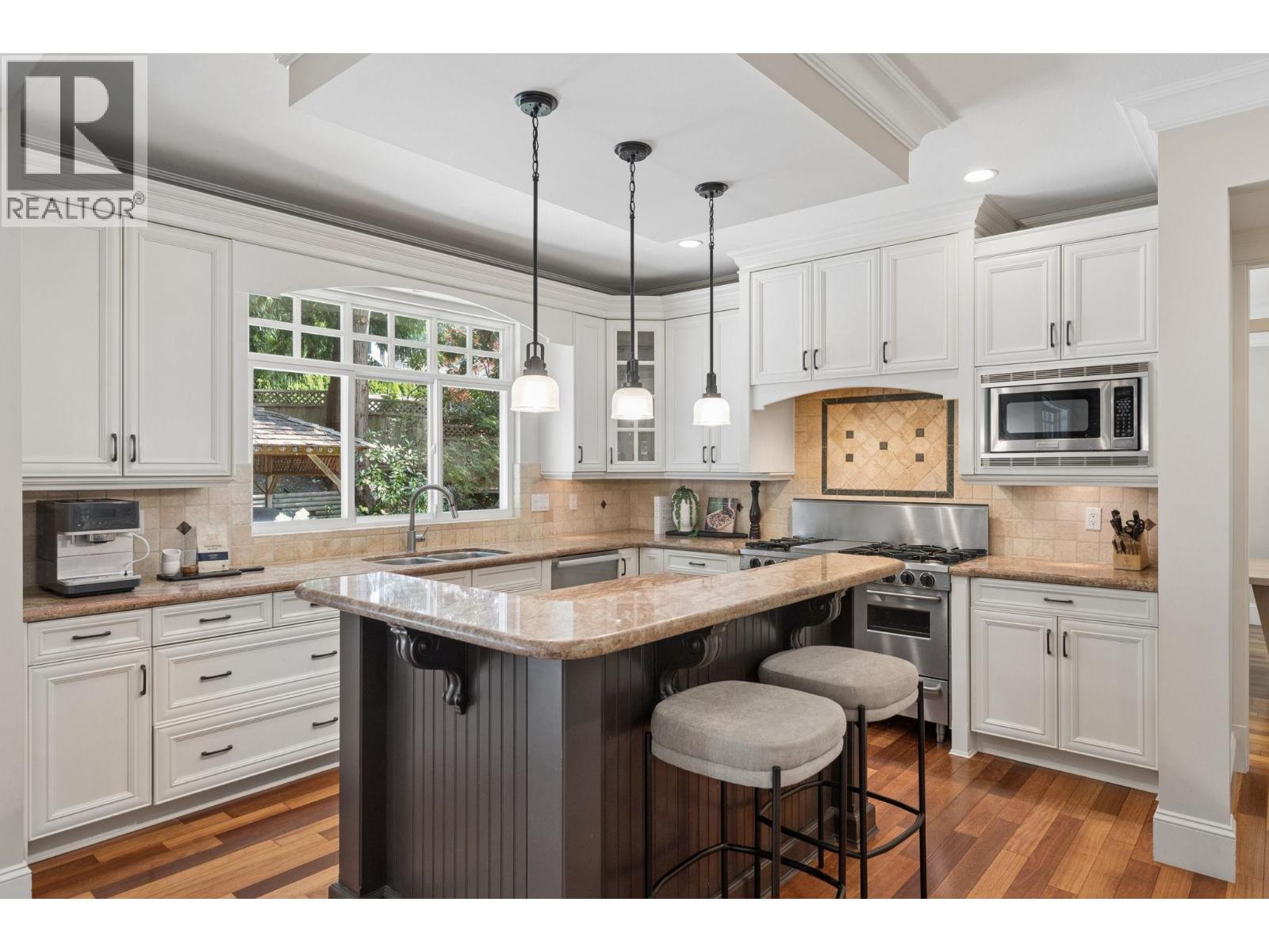 4904 CHALET PLACE, North Vancouver