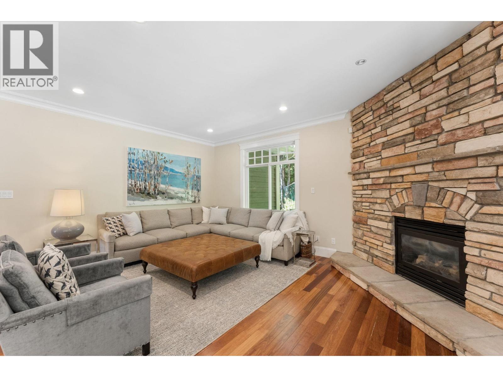 4904 CHALET PLACE, North Vancouver