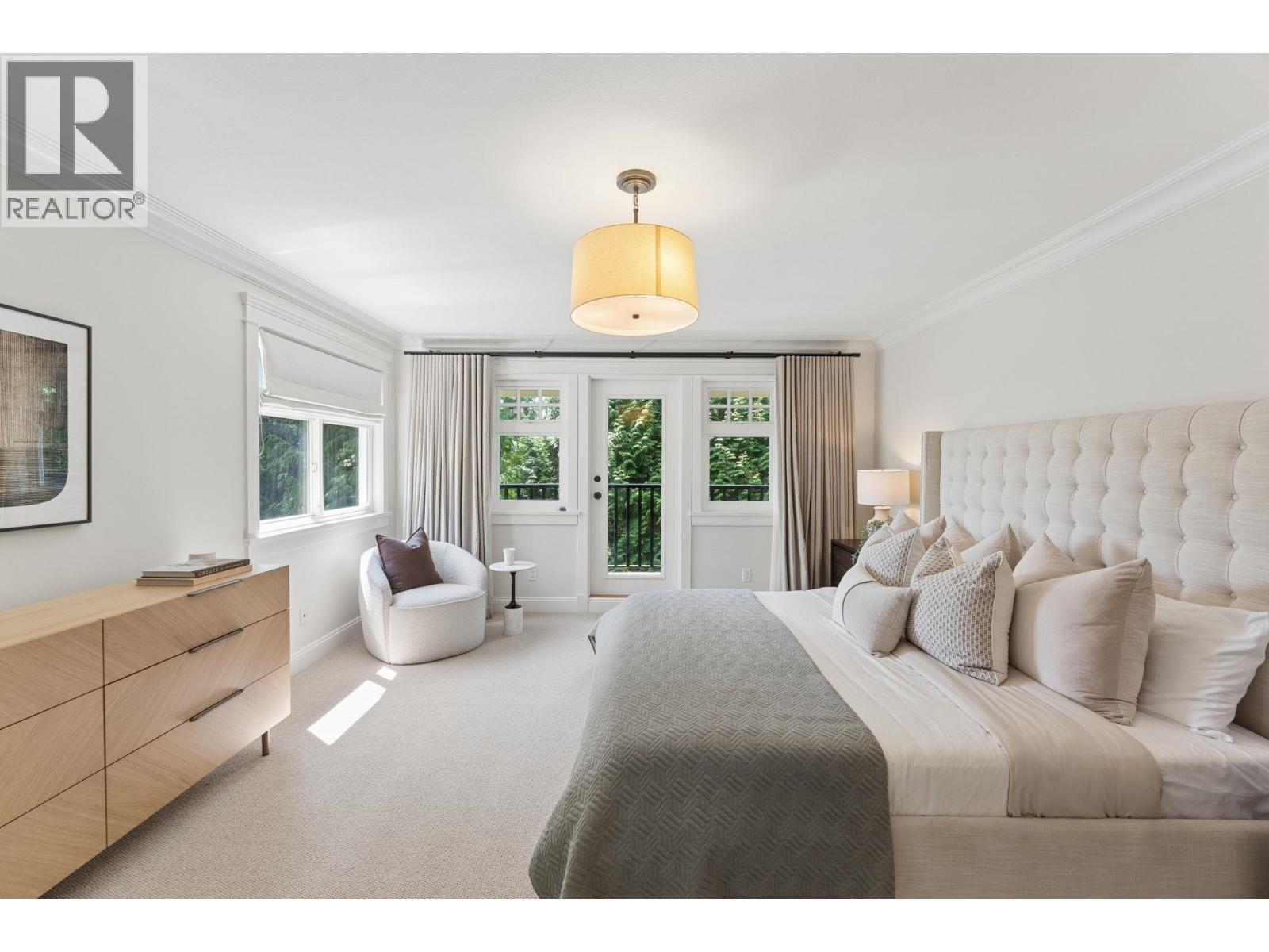 4904 CHALET PLACE, North Vancouver