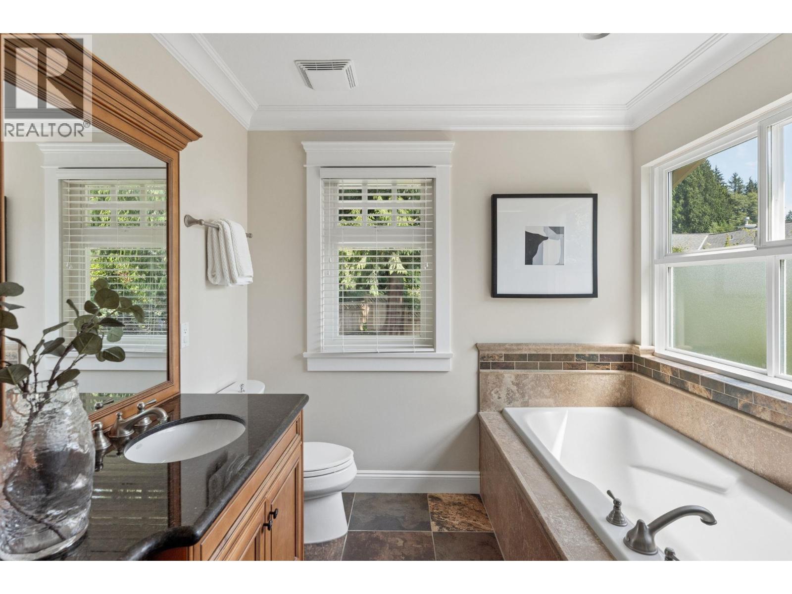 4904 CHALET PLACE, North Vancouver