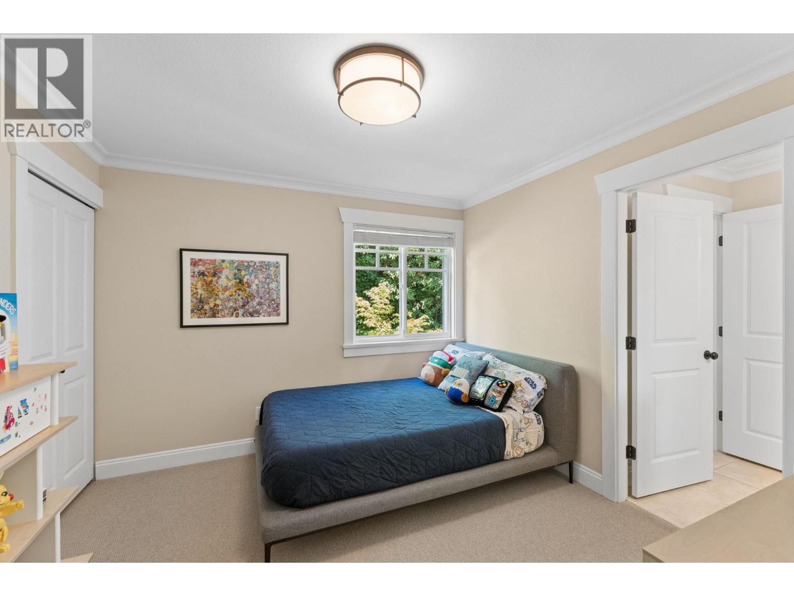 4904 CHALET PLACE, North Vancouver