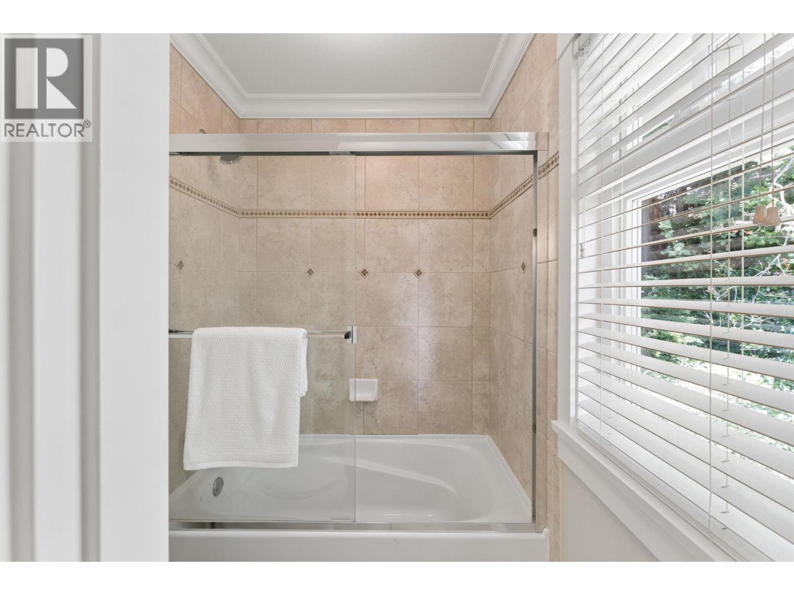 4904 CHALET PLACE, North Vancouver