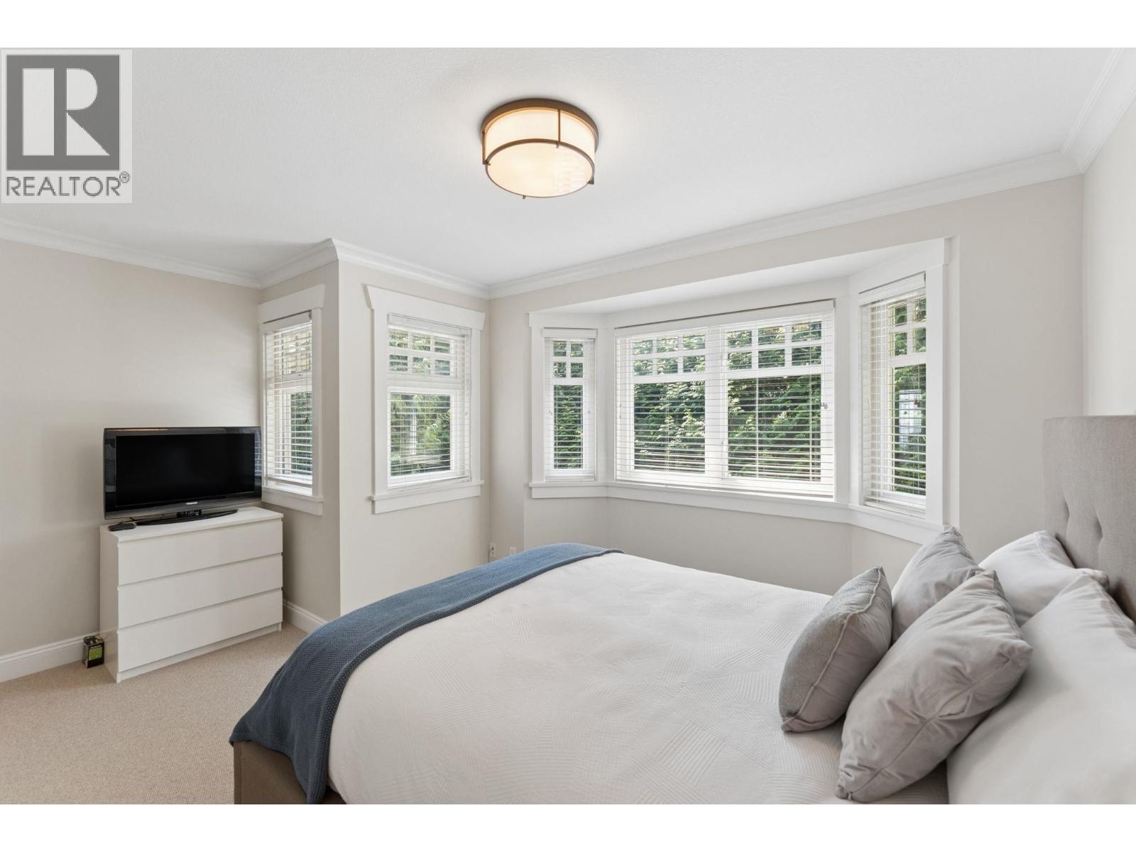 4904 CHALET PLACE, North Vancouver