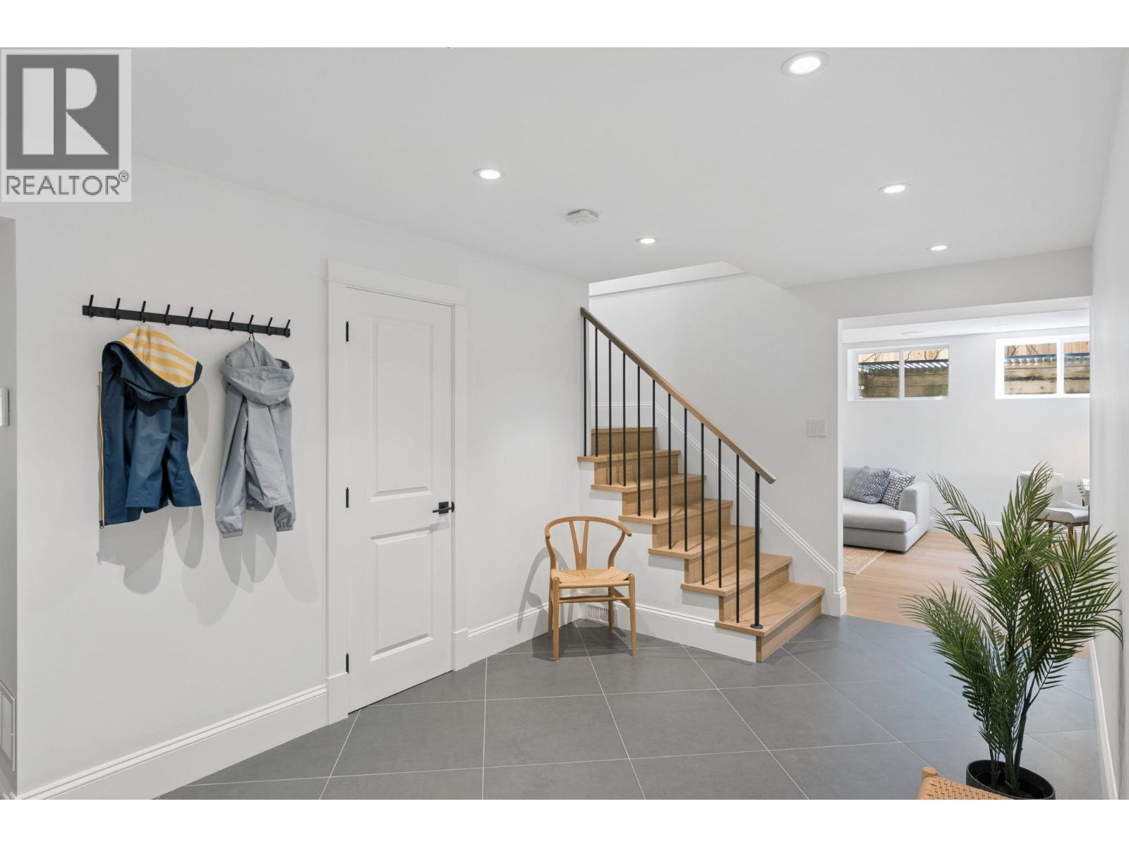 4904 CHALET PLACE, North Vancouver