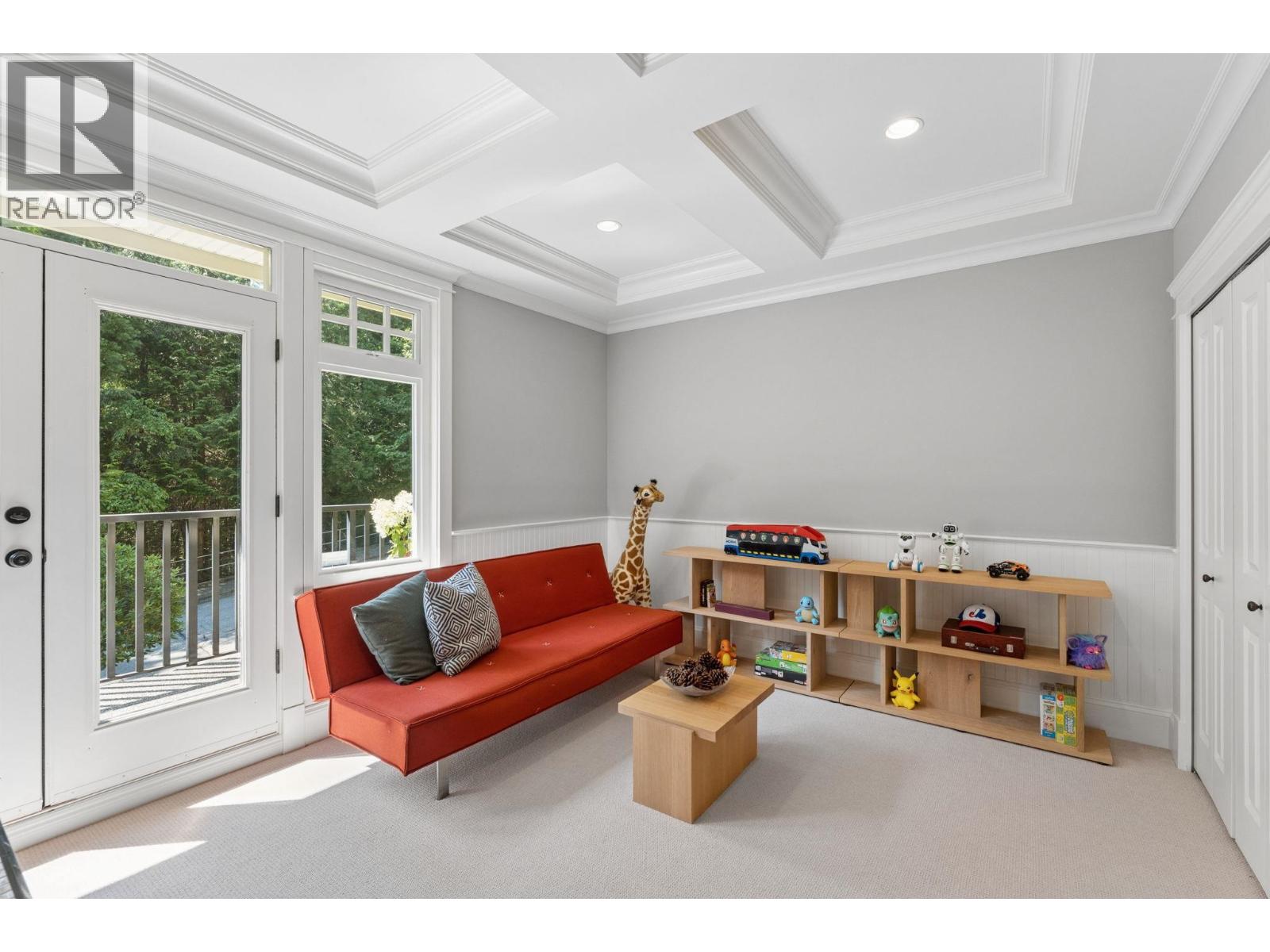 4904 CHALET PLACE, North Vancouver