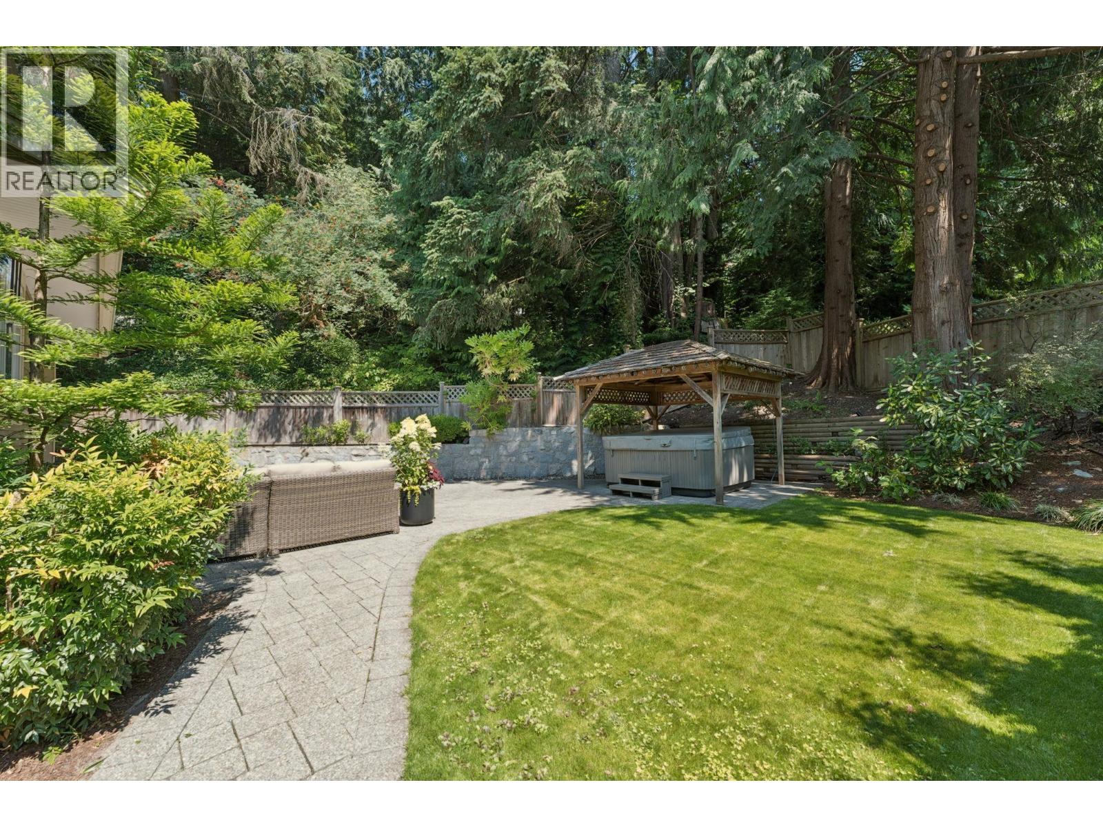 4904 CHALET PLACE, North Vancouver