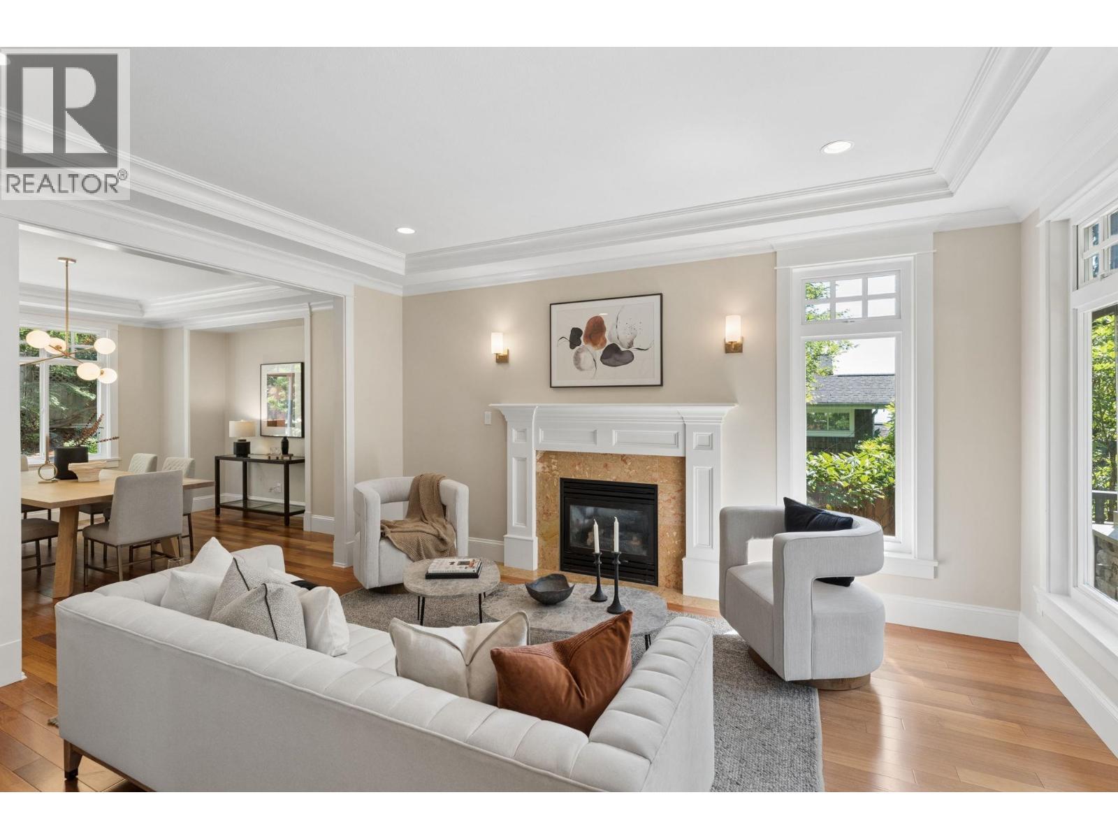 4904 CHALET PLACE, North Vancouver