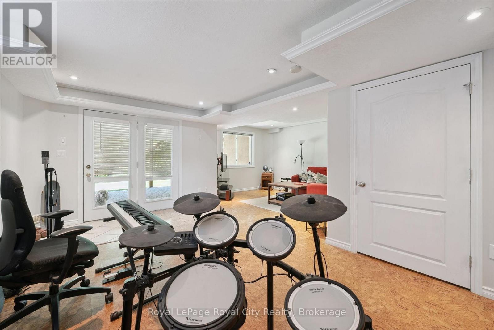 220 CARRINGTON DRIVE - 25
