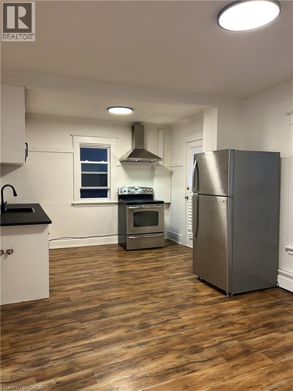 3 BALMORAL Avenue S Unit# 2