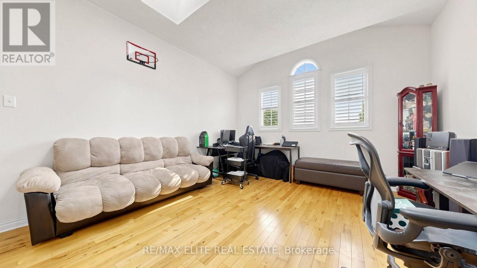 24 CASCADEN STREET - 17