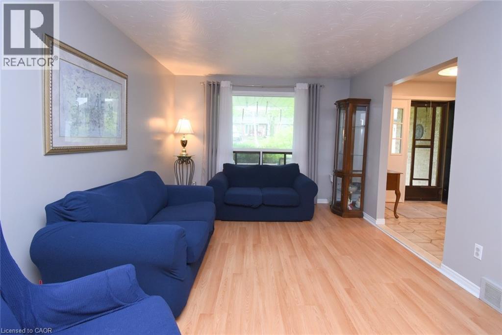 64 WINNETT Street N - 7