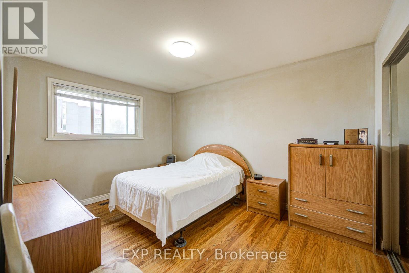 608 RUPERT AVENUE - 16