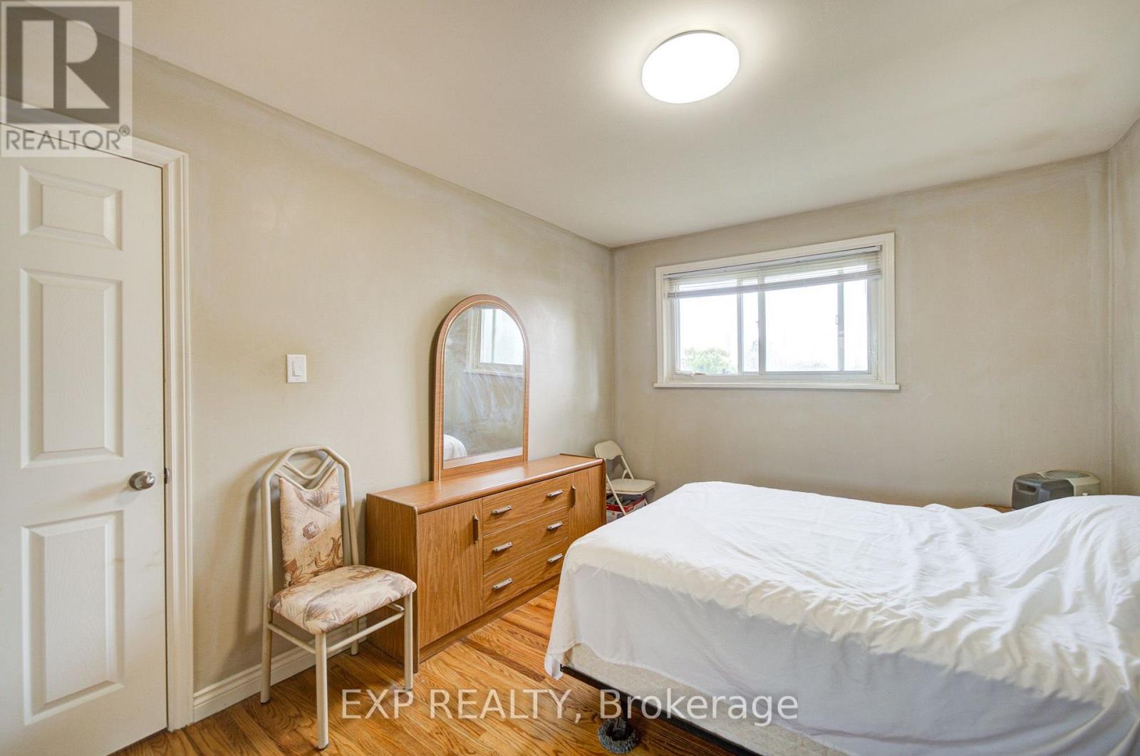 608 RUPERT AVENUE - 18