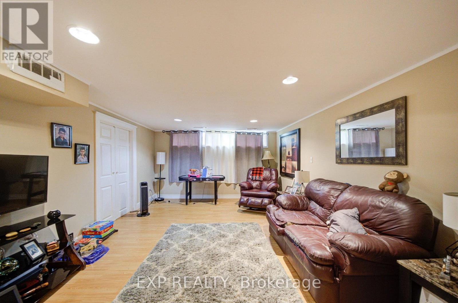 608 RUPERT AVENUE - 22