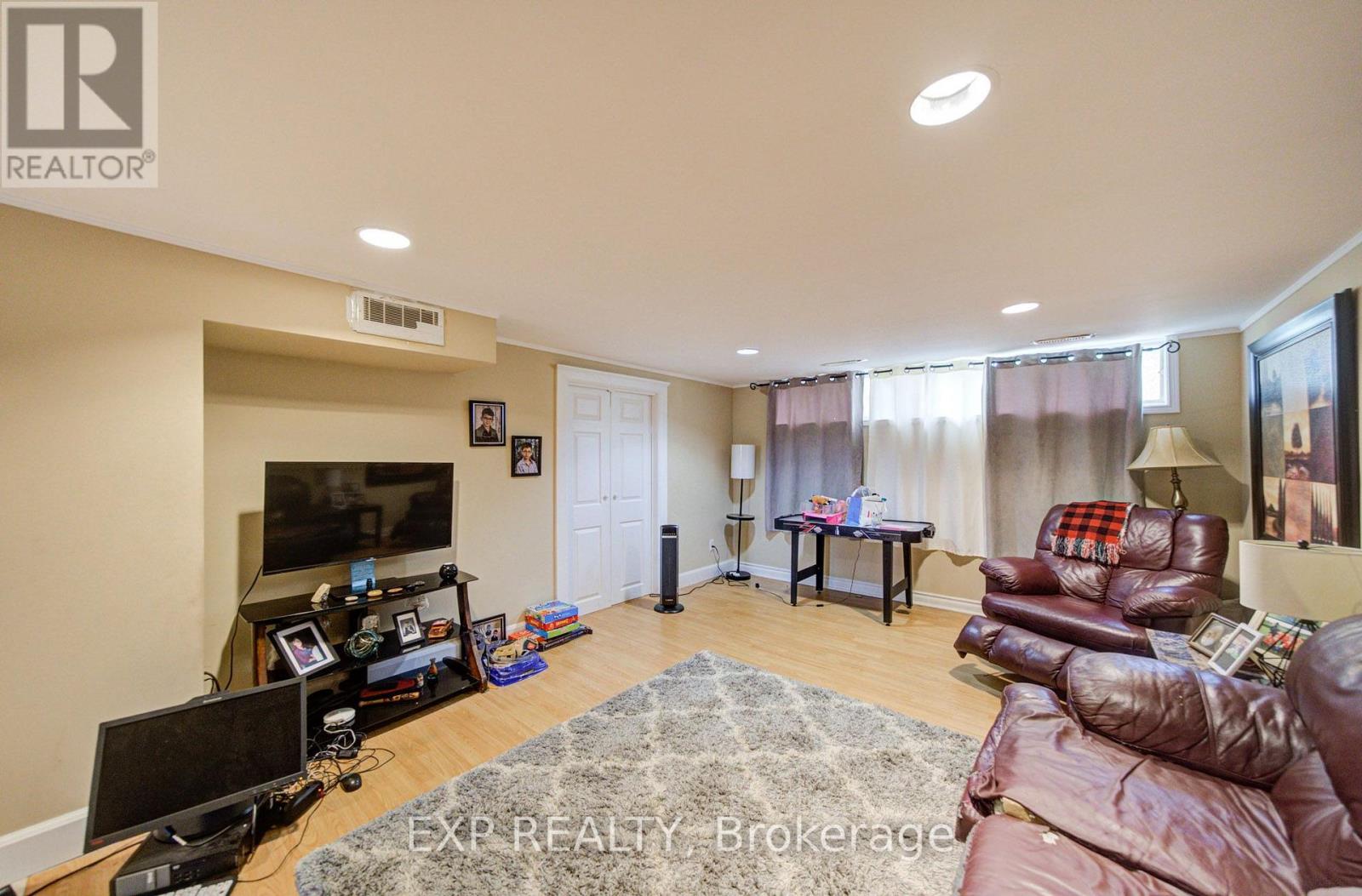 608 RUPERT AVENUE - 23