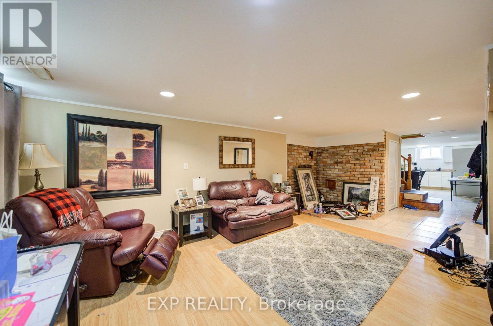 608 RUPERT AVENUE - 24
