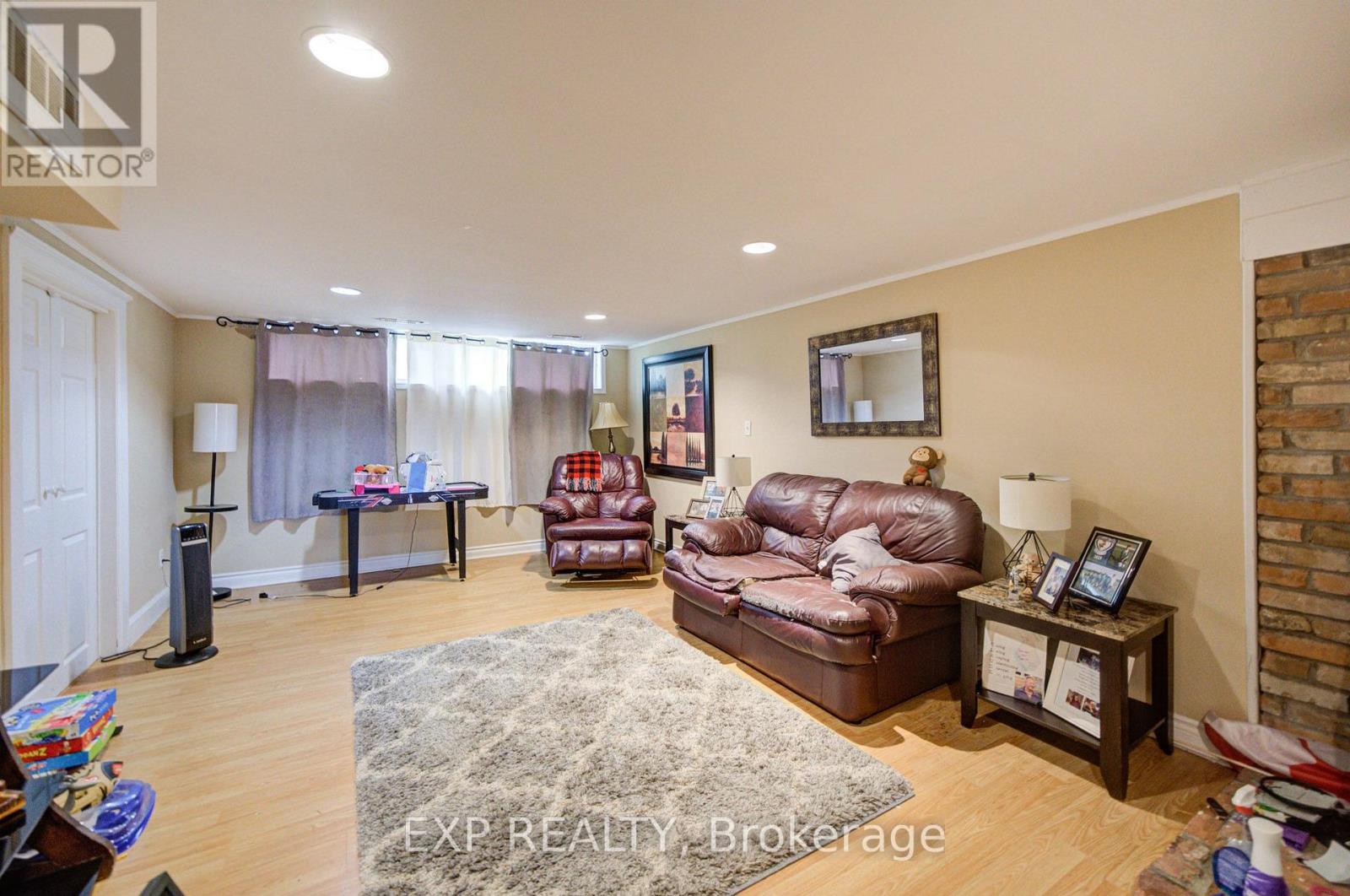 608 RUPERT AVENUE - 25