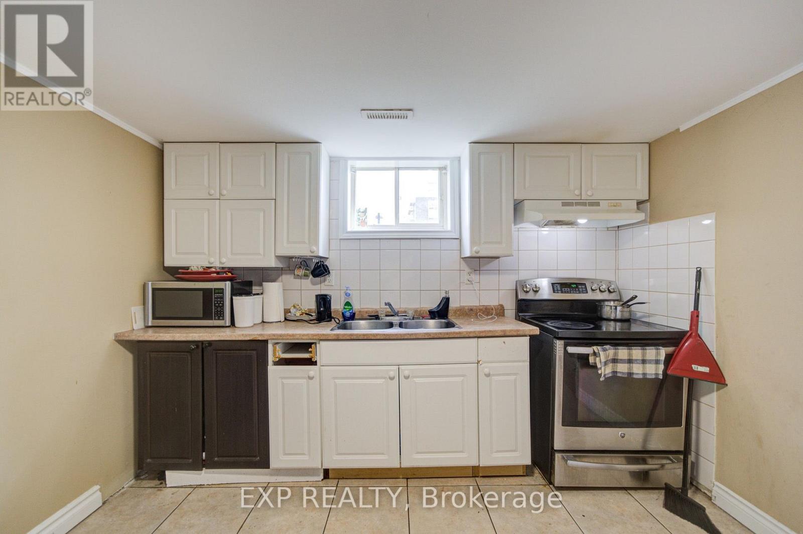 608 RUPERT AVENUE - 28