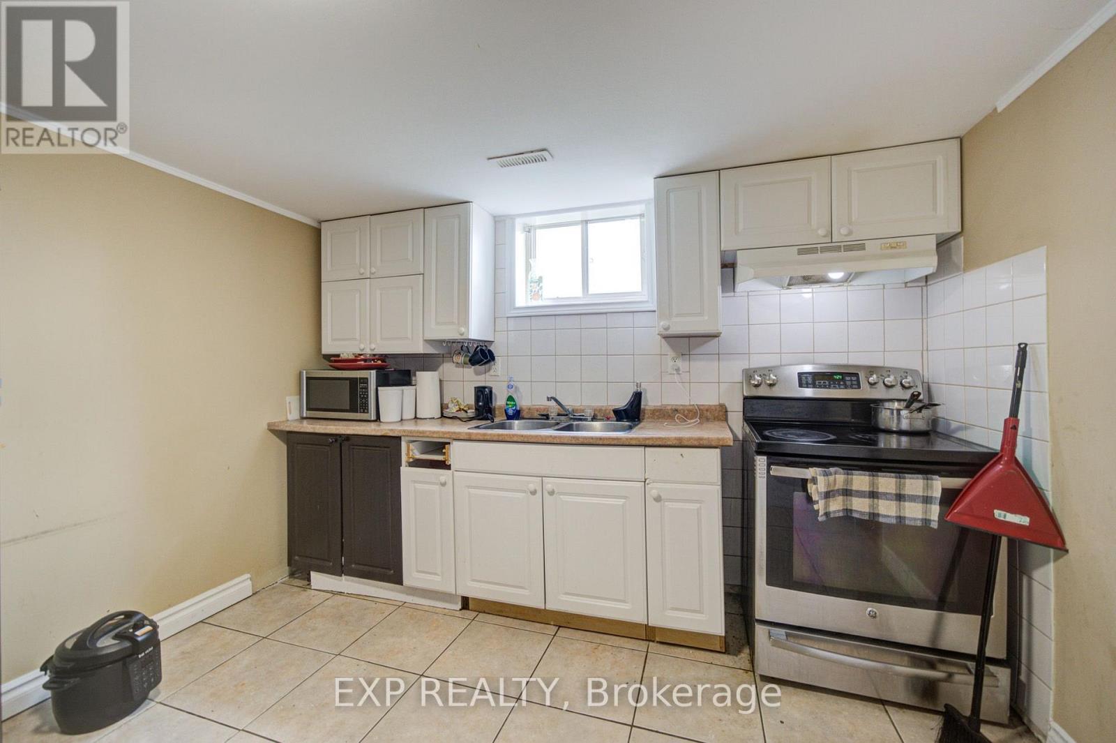 608 RUPERT AVENUE - 29