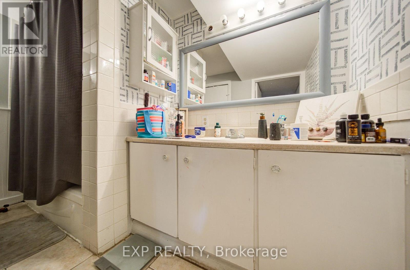 608 RUPERT AVENUE - 30