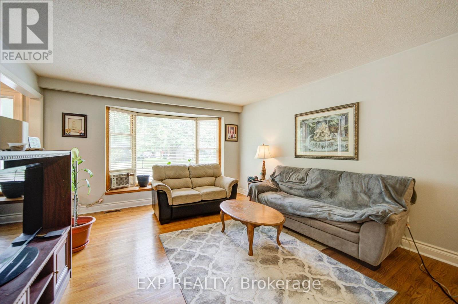 608 RUPERT AVENUE - 5
