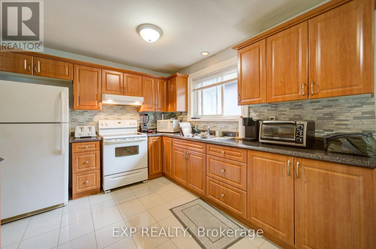 608 RUPERT AVENUE - 9