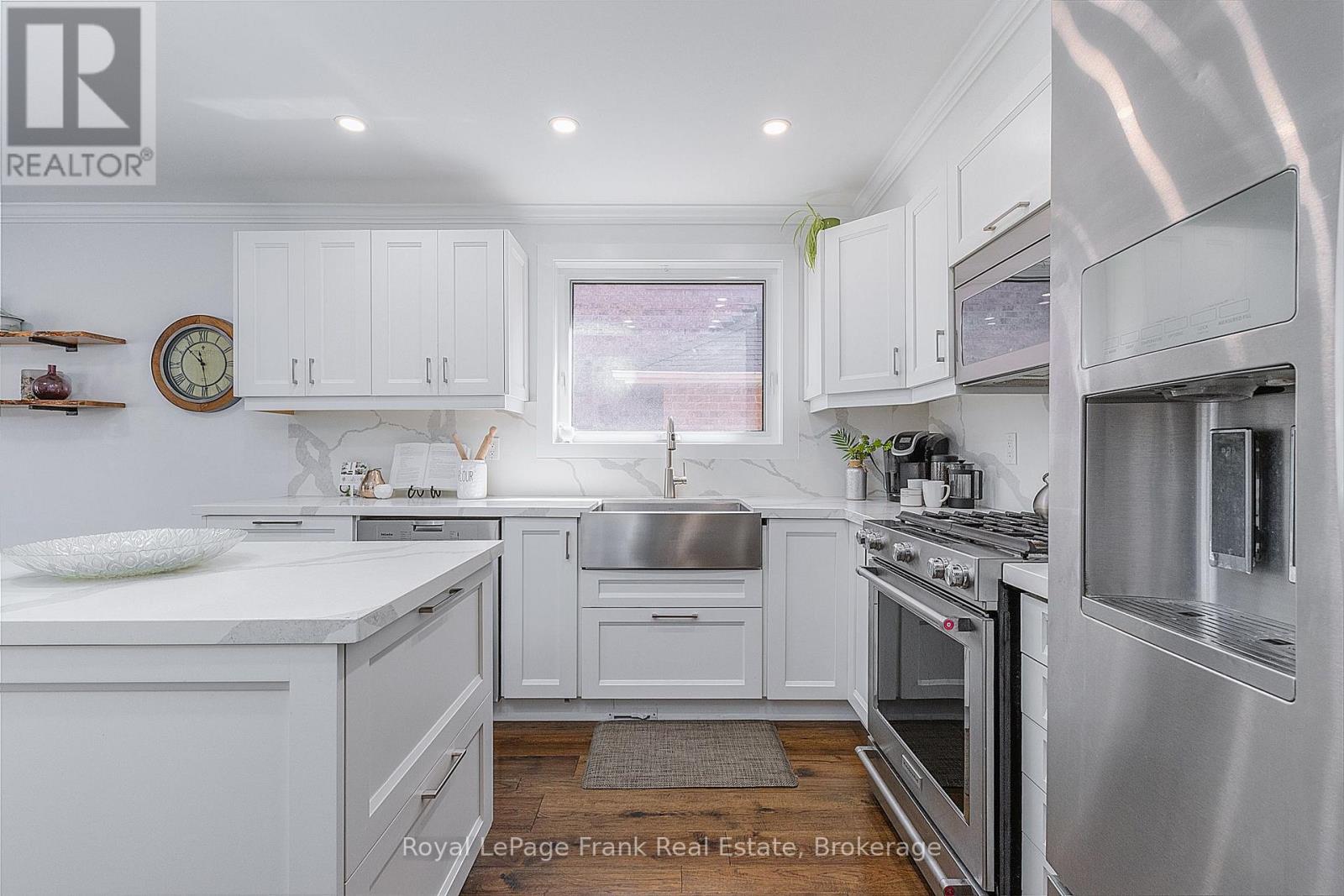 10 CORK DRIVE - 24