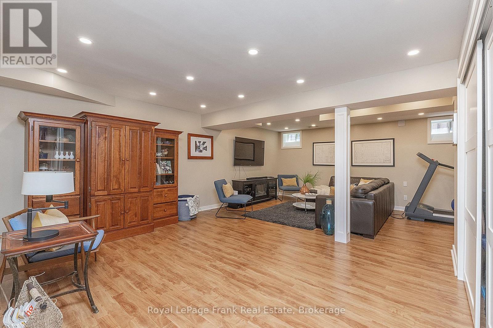 10 CORK DRIVE - 36