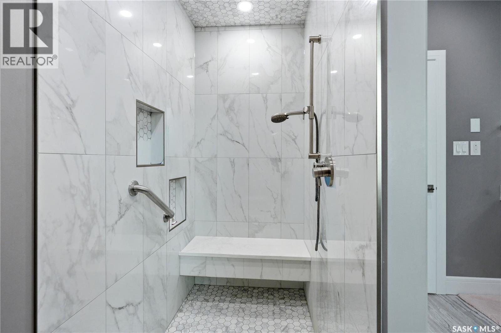 701 Casper CRESCENT - Image 32
