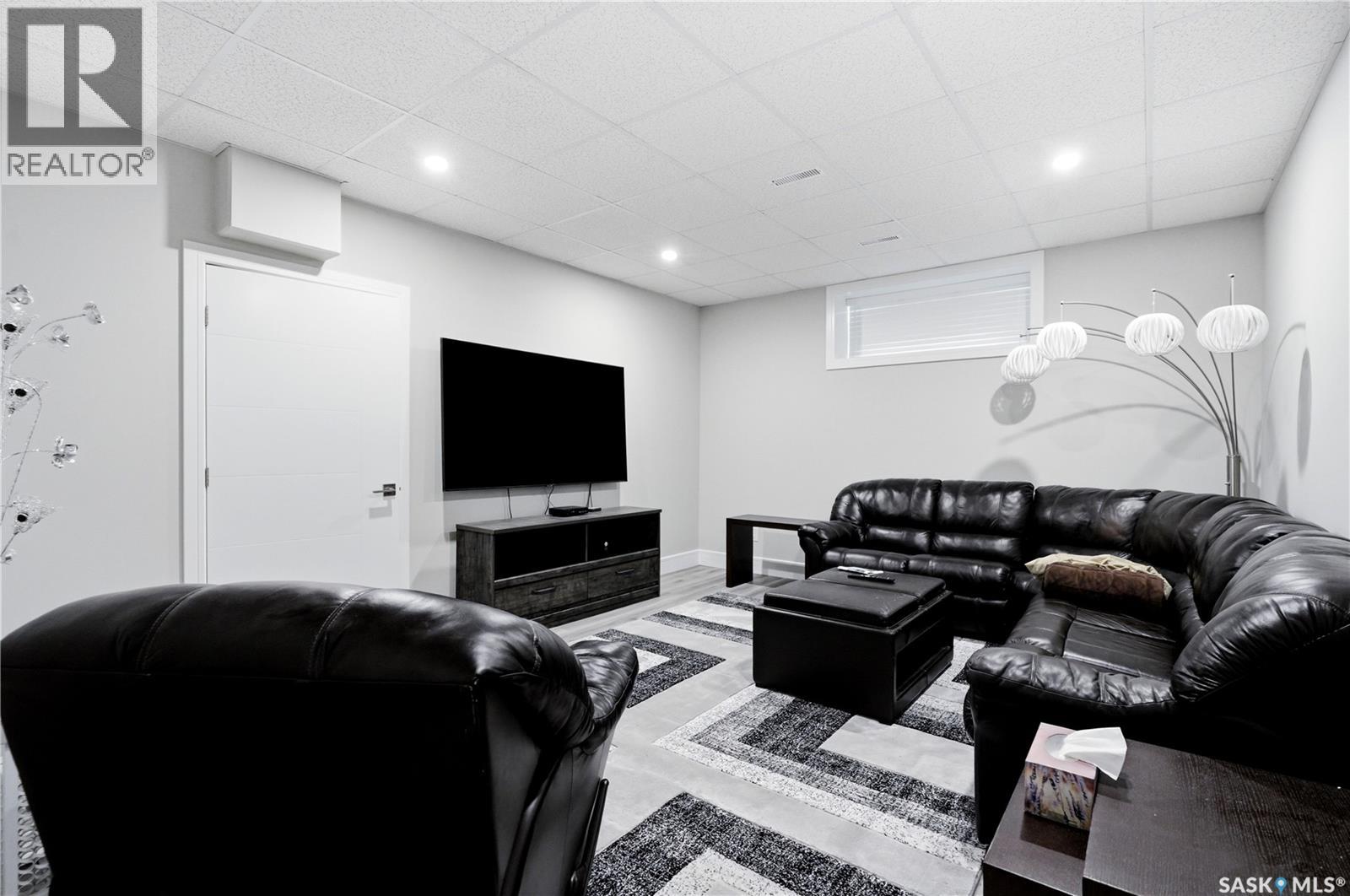 701 Casper CRESCENT - Image 34