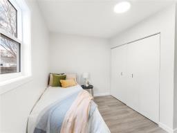 1384 Pritchard Avenue, Winnipeg, MB R2X0H4 Photo 8