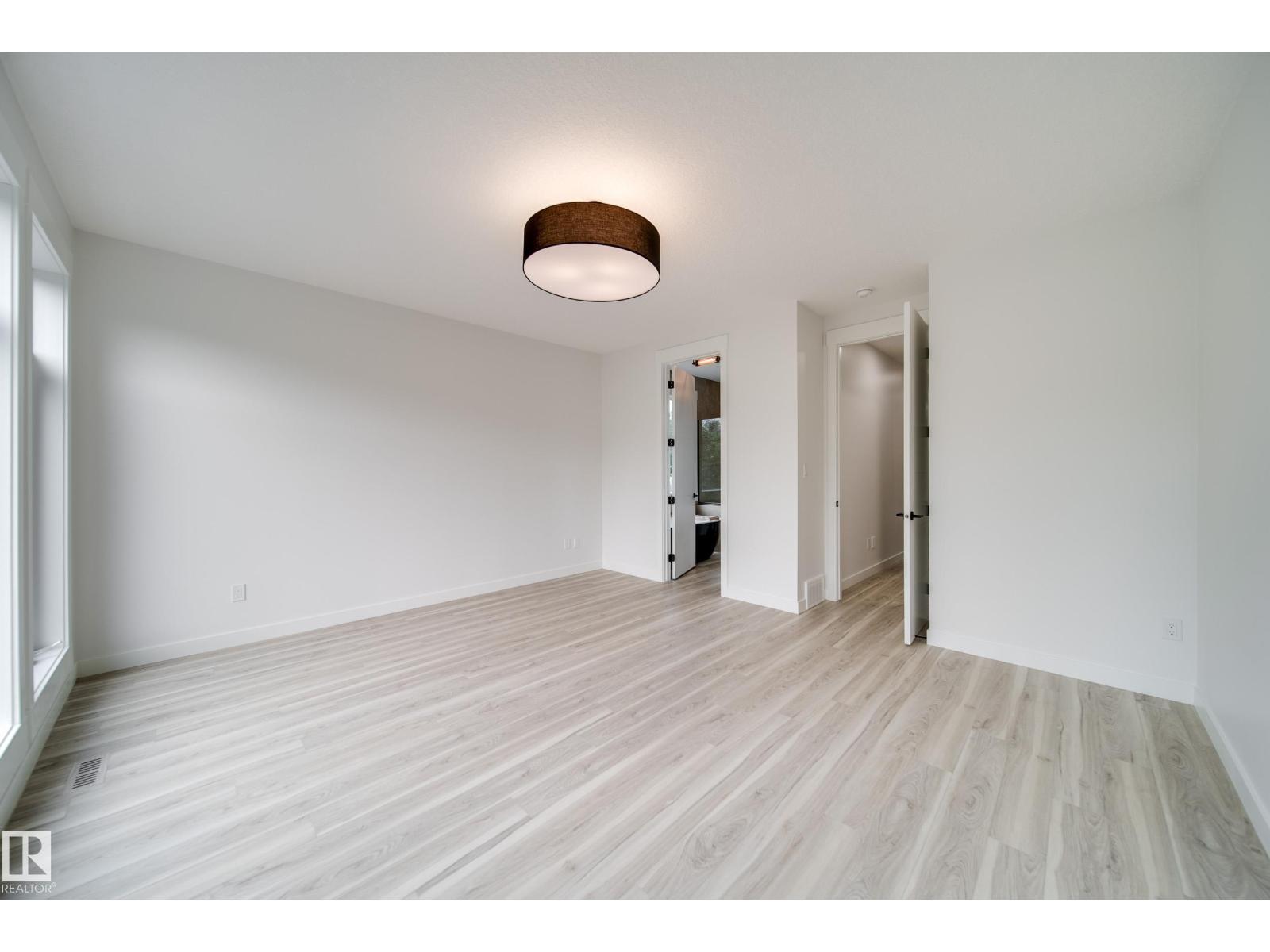 9919 87 Street NW - Photo 13