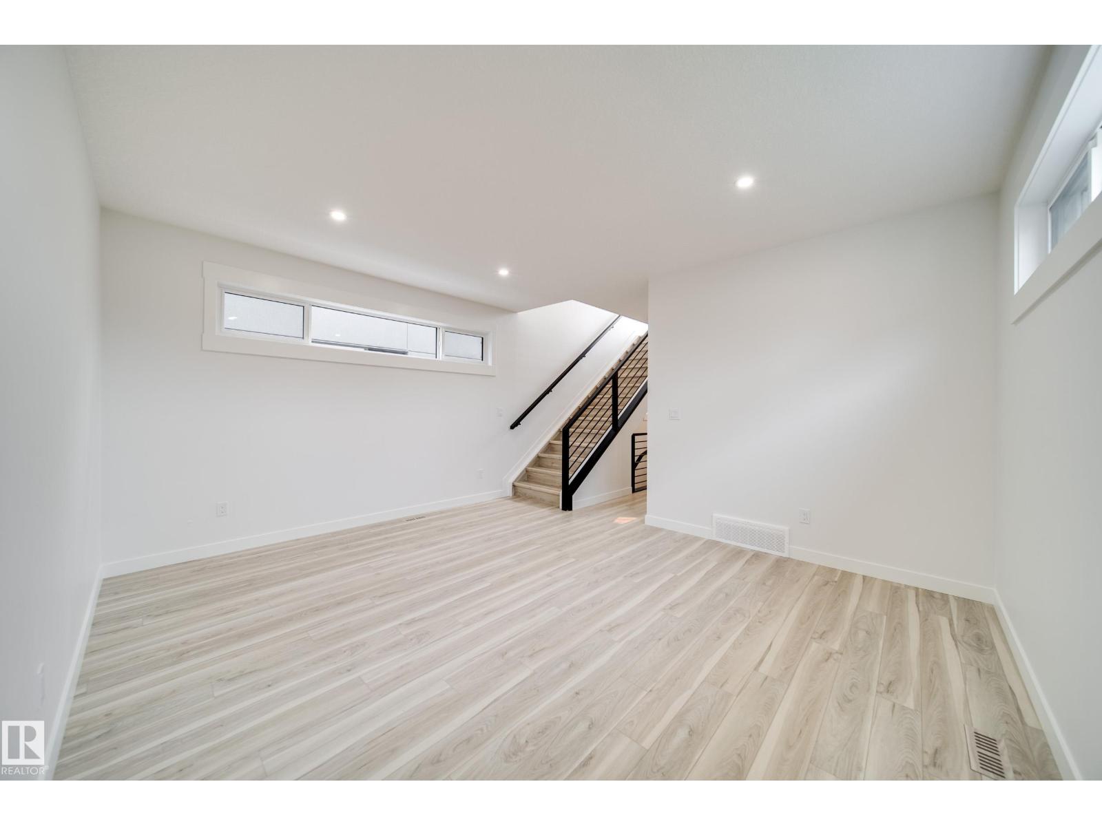9919 87 Street NW - Photo 20