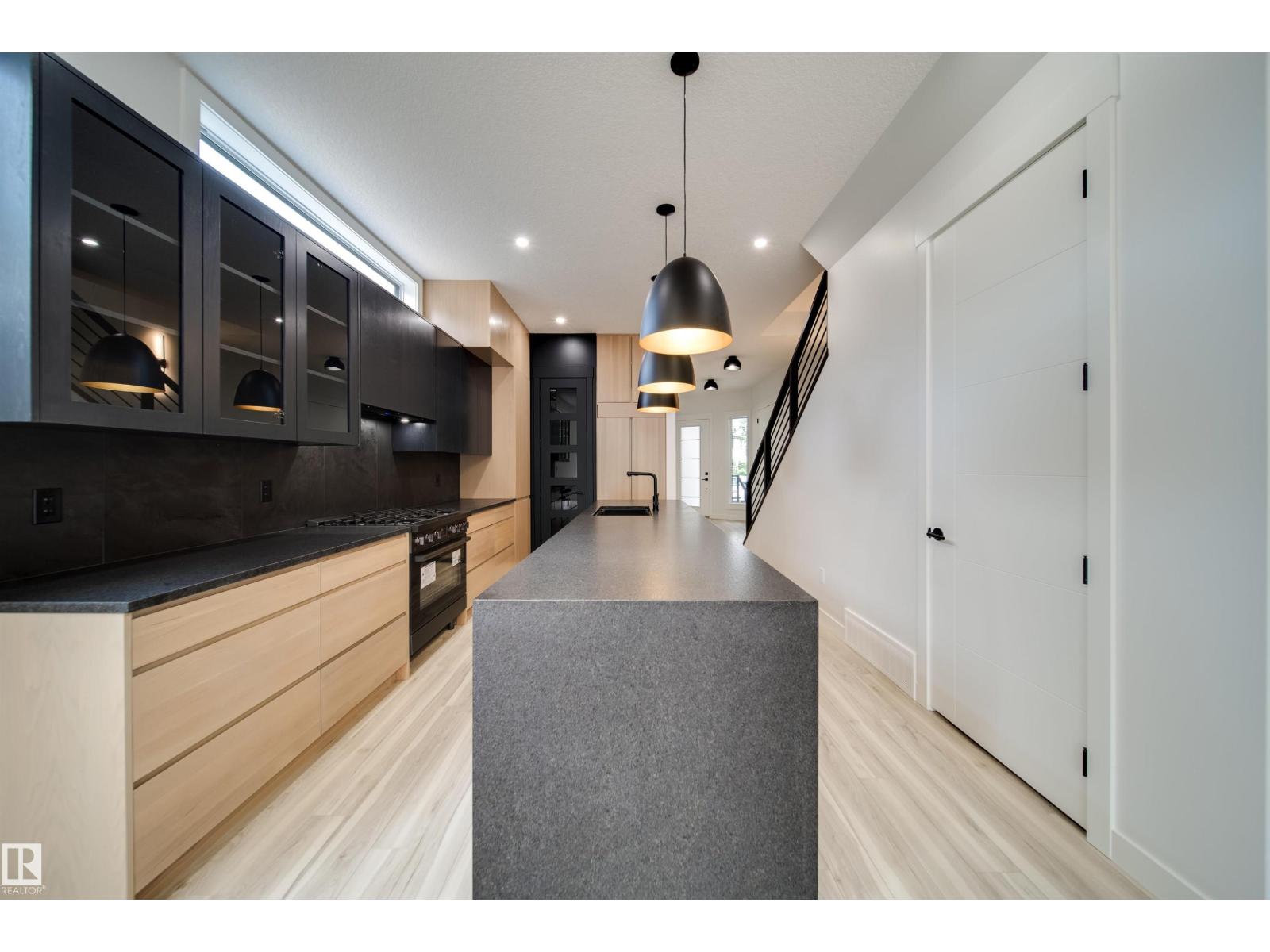 9919 87 ST NW - 32