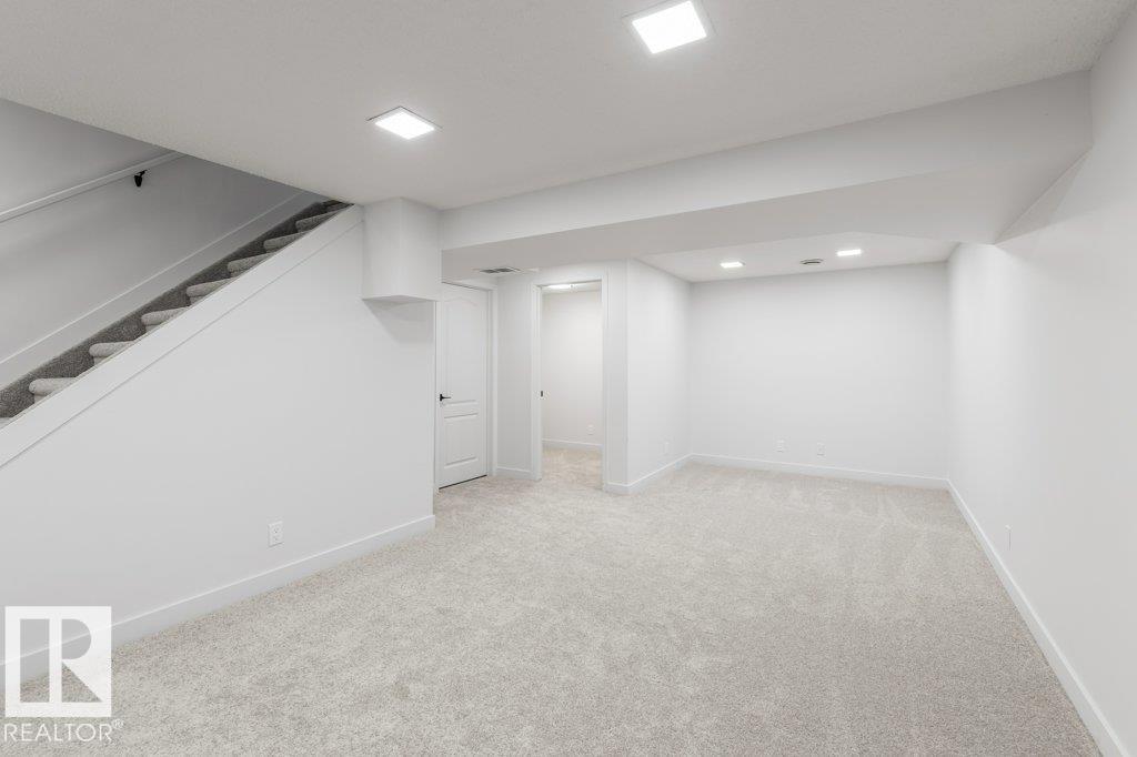 324 Grandin Village - Image 35